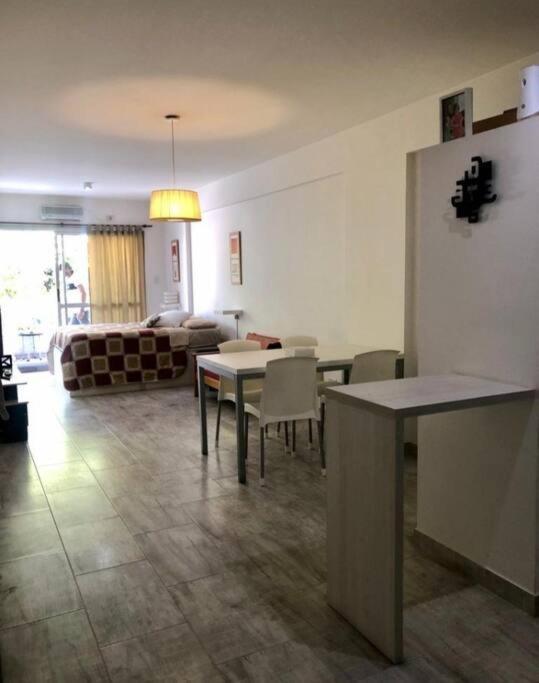 Amplio Monoambiente En Edificio Nuevo Con Estacionamiento Apartamento